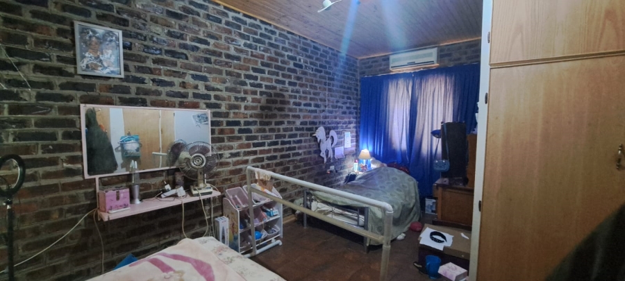 6 Bedroom Property for Sale in Schweizer Reneke North West